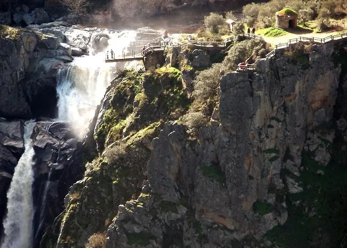 منزل ريفي La Resbalina *